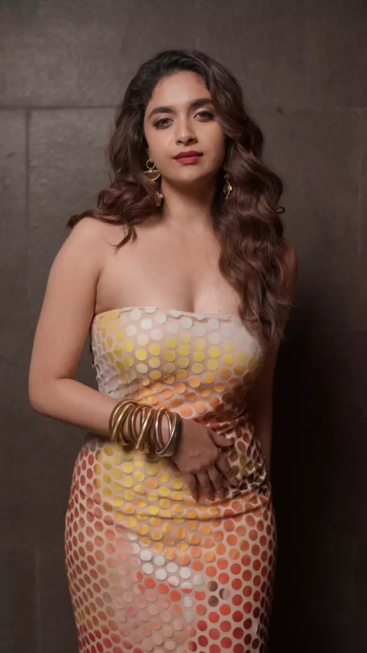 कीर्ति सुरेश का सिजलिंग लुक