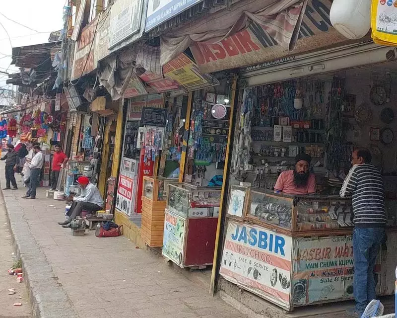 उत्तरी कश्मीर के कुपवाड़ा में प्रतिष्ठित घड़ी बाजार का भविष्य अनिश्चित उत्तरी कश्मीर के कुपवाड़ा में प्रतिष्ठित घड़ी बाजार का भविष्य अनिश्चित