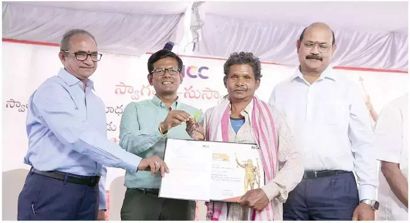Andhra Pradesh: मन्यम हीरो गणंतम डोरा के वंशजों को नैक्स प्रोविडेंस फ्लैट्स Andhra Pradesh: मन्यम हीरो गणंतम डोरा के वंशजों को नैक्स प्रोविडेंस फ्लैट्स