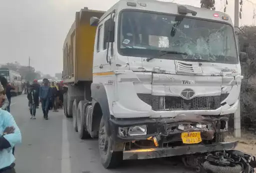 5 लोगों की दर्दनाक मौत 12 घायल, ऐसे हुआ बड़ा हादसा 5 लोगों की दर्दनाक मौत 12 घायल, ऐसे हुआ बड़ा हादसा