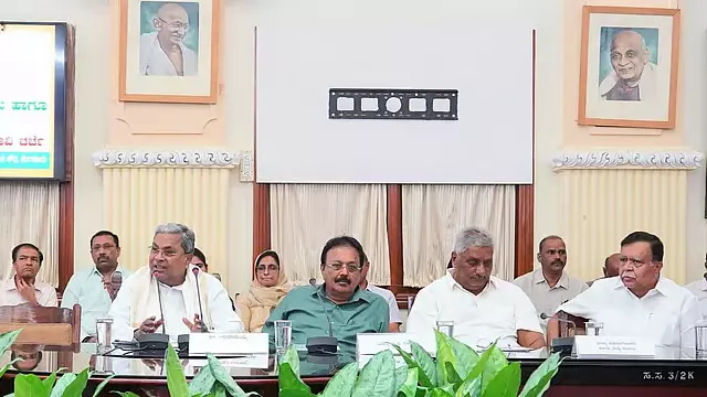 State Budget 2025: सिद्धारमैया ने किसान नेताओं से की मुलाकात State Budget 2025: सिद्धारमैया ने किसान नेताओं से की मुलाकात