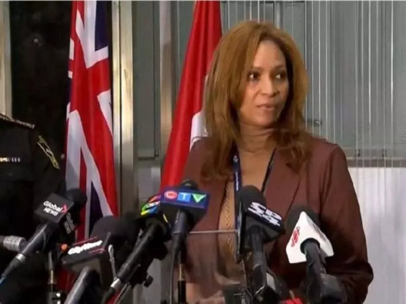 Canada: डेल्टा विमान दुर्घटना के बाद टोरंटो हवाई अड्डे के दो रनवे बंद Canada: डेल्टा विमान दुर्घटना के बाद टोरंटो हवाई अड्डे के दो रनवे बंद