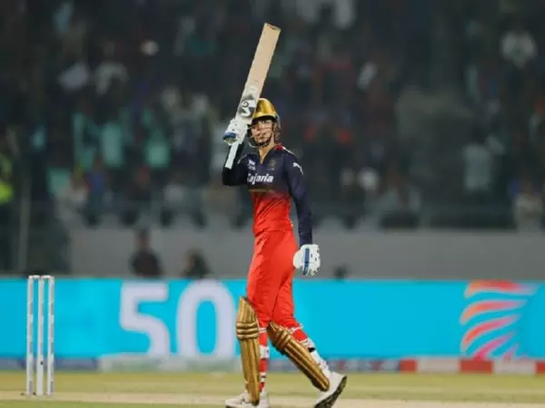 WPL 2025: रेणुका, मंधाना की शानदार गेंदबाजी से RCB ने DC को आठ विकेट से हराया WPL 2025: रेणुका, मंधाना की शानदार गेंदबाजी से RCB ने DC को आठ विकेट से हराया