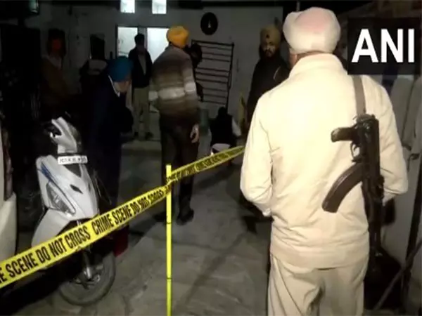 Punjab: रायमल गांव में संदिग्ध विस्फोट, किसी के हताहत होने की सूचना नहीं Punjab: रायमल गांव में संदिग्ध विस्फोट, किसी के हताहत होने की सूचना नहीं