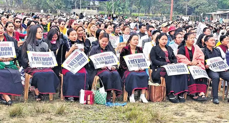 गुवाहाटी के बाहर असम हाउस के प्रथम सत्र में गुवाहाटी के बाहर असम हाउस के प्रथम सत्र में