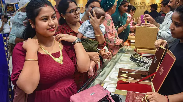सोने की कीमतों में फिर उछाल; आज का हाल! सोने की कीमतों में फिर उछाल; आज का हाल!