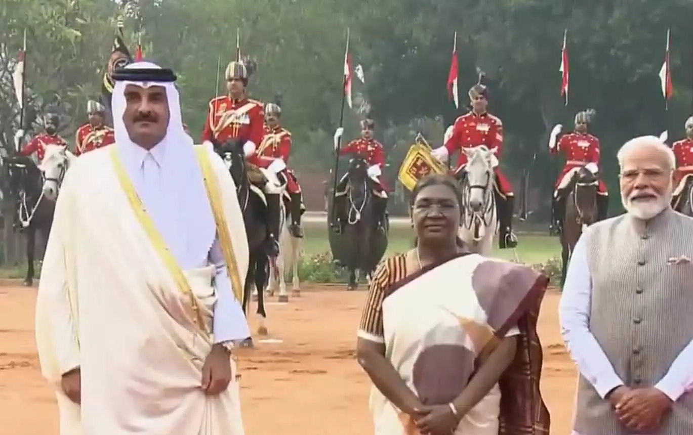 कतर के अमीर शेख तमीम बिन हमद अल थानी राष्ट्रपति भवन पहुंचे कतर के अमीर शेख तमीम बिन हमद अल थानी राष्ट्रपति भवन पहुंचे