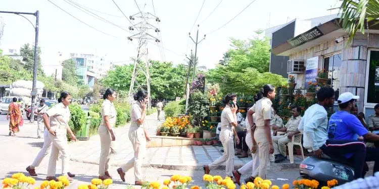 Odisha छात्र की मौत मामले में नेपाल दूतावास के दो अधिकारी KIIT विश्वविद्यालय के दौरे पर Odisha छात्र की मौत मामले में नेपाल दूतावास के दो अधिकारी KIIT विश्वविद्यालय के दौरे पर