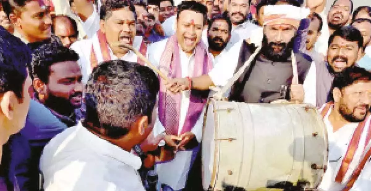 Telangana: मंत्री उत्तम कुमार ने पेद्दागट्टू जतारा में पूजा-अर्चना की Telangana: मंत्री उत्तम कुमार ने पेद्दागट्टू जतारा में पूजा-अर्चना की