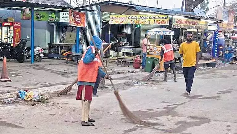 Telangana: मेदारम में स्वच्छता संबंधी मुद्दे उठे Telangana: मेदारम में स्वच्छता संबंधी मुद्दे उठे