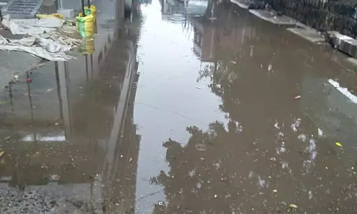 NCR Ghaziabad: नालियों की सफाई न होने से सड़क पर भरा पानी NCR Ghaziabad: नालियों की सफाई न होने से सड़क पर भरा पानी
