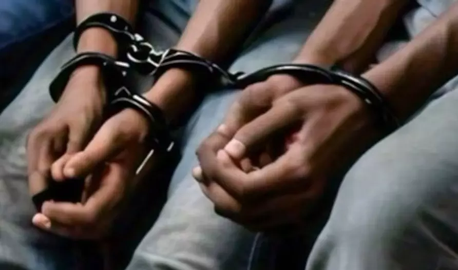 Meerut: पुलिस मुठभेड़ में 25 हजार के ईनामी बदमाश के पैर में गोली लगी Meerut: पुलिस मुठभेड़ में 25 हजार के ईनामी बदमाश के पैर में गोली लगी