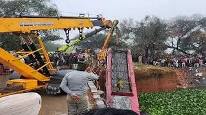 Faridkot: कोटकपूरा मार्ग पर बस नाले में गिरी, 5 की मौत Faridkot: कोटकपूरा मार्ग पर बस नाले में गिरी, 5 की मौत