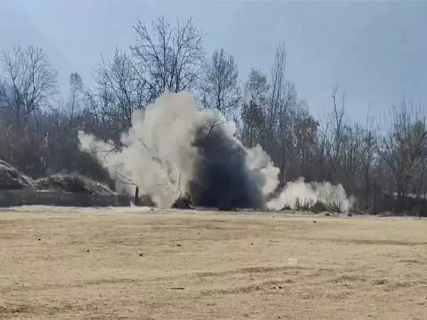 बम निरोधक दस्ते ने Pulwama में मिली संदिग्ध वस्तु को नष्ट किया बम निरोधक दस्ते ने Pulwama में मिली संदिग्ध वस्तु को नष्ट किया