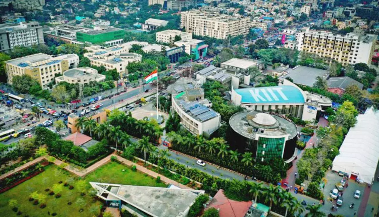 KIIT controversy: विश्वविद्यालय द्वारा माफी पत्र जारी करने पर 2 कर्मचारियों को सेवा से हटाया गया KIIT controversy: विश्वविद्यालय द्वारा माफी पत्र जारी करने पर 2 कर्मचारियों को सेवा से हटाया गया