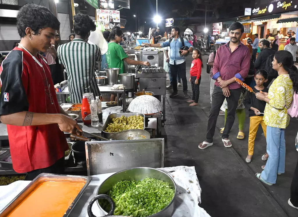 वीवी पुरम फूड स्ट्रीट बैंगलोर: वी.वी. पुरम थिंडी स्ट्रीट के लिए एक नया प्रारूप वीवी पुरम फूड स्ट्रीट बैंगलोर: वी.वी. पुरम थिंडी स्ट्रीट के लिए एक नया प्रारूप