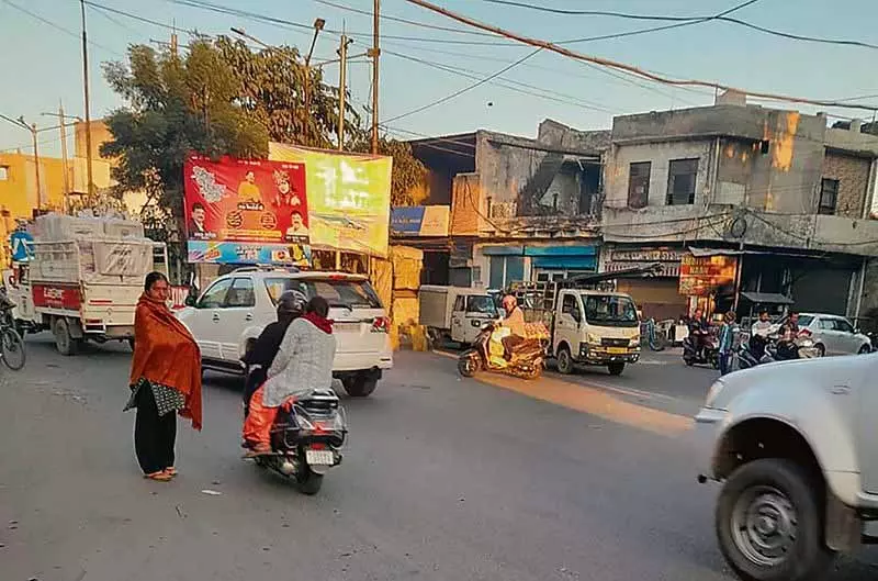 Royal Club ने गाजीगुल्ला में ट्रैफिक लाइट लगाने का किया आग्रह Royal Club ने गाजीगुल्ला में ट्रैफिक लाइट लगाने का किया आग्रह
