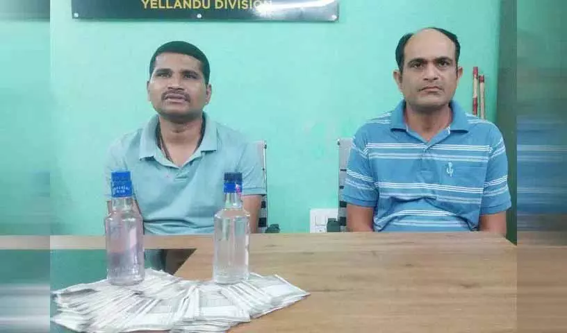 Kothagudem में दो वन अधिकारी एसीबी के शिकंजे में Kothagudem में दो वन अधिकारी एसीबी के शिकंजे में