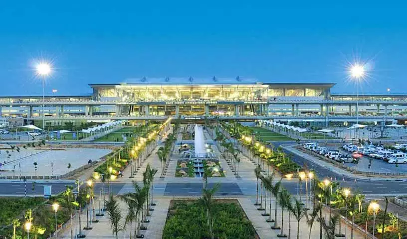 Hyderabad Airport पर विमान के लैंडिंग गियर में समस्या आने के बाद तनाव की स्थिति Hyderabad Airport पर विमान के लैंडिंग गियर में समस्या आने के बाद तनाव की स्थिति
