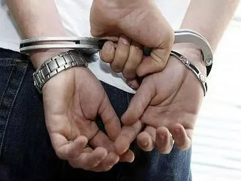 Tamil Nadu: 30 साल तक भारत में रहने के बाद बांग्लादेशी दम्पति और 22 वर्षीय बेटे को गिरफ्तार किया गया Tamil Nadu: 30 साल तक भारत में रहने के बाद बांग्लादेशी दम्पति और 22 वर्षीय बेटे को गिरफ्तार किया गया