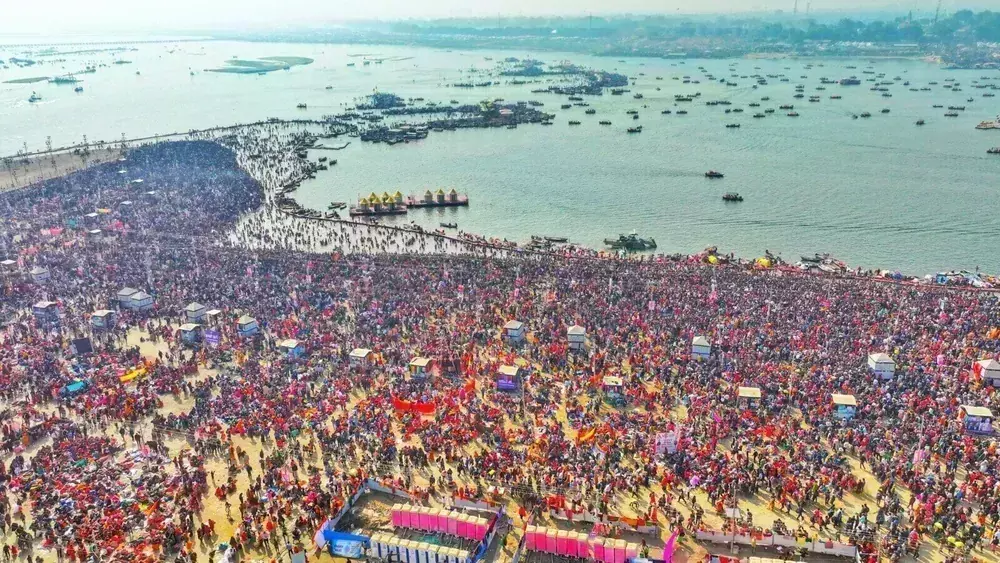 Prayagraj: महाकुंभ 2025 के अंतिम शाही स्नान के लिए श्रद्धालुओं की भीड़ संगम तट पर उमड़ पड़ी Prayagraj: महाकुंभ 2025 के अंतिम शाही स्नान के लिए श्रद्धालुओं की भीड़ संगम तट पर उमड़ पड़ी