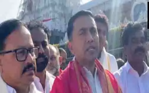 Goa CM ने वेंकटेश्वर मंदिर में की पूजा-अर्चना Goa CM ने वेंकटेश्वर मंदिर में की पूजा-अर्चना