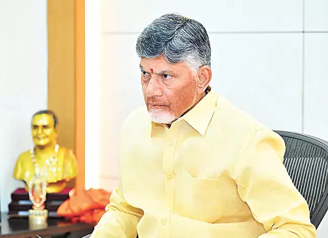 CM Chandrababu : हर बस में क्यूआर कोड होना चाहिए CM Chandrababu : हर बस में क्यूआर कोड होना चाहिए