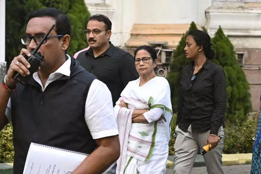 ममता बनर्जी ने Kolkata के स्कूल का दौरा किया ममता बनर्जी ने Kolkata के स्कूल का दौरा किया
