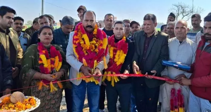 Jammu: विधायक बिश्नाह ने सड़क मरम्मत कार्य शुरू करवाया Jammu: विधायक बिश्नाह ने सड़क मरम्मत कार्य शुरू करवाया