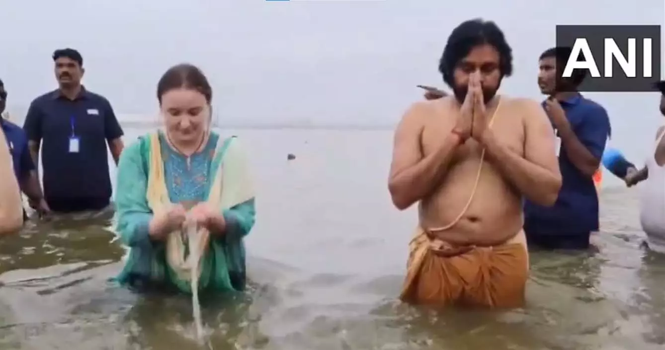उपमुख्यमंत्री पवन कल्याण ने अपने परिवार के साथ महाकुंभ में लगाई डुबकी उपमुख्यमंत्री पवन कल्याण ने अपने परिवार के साथ महाकुंभ में लगाई डुबकी