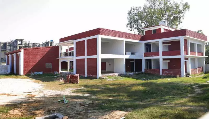 Jalandhar: 3.5 करोड़ रुपये के स्मार्ट स्कूल में कोई शिक्षक नहीं Jalandhar: 3.5 करोड़ रुपये के स्मार्ट स्कूल में कोई शिक्षक नहीं