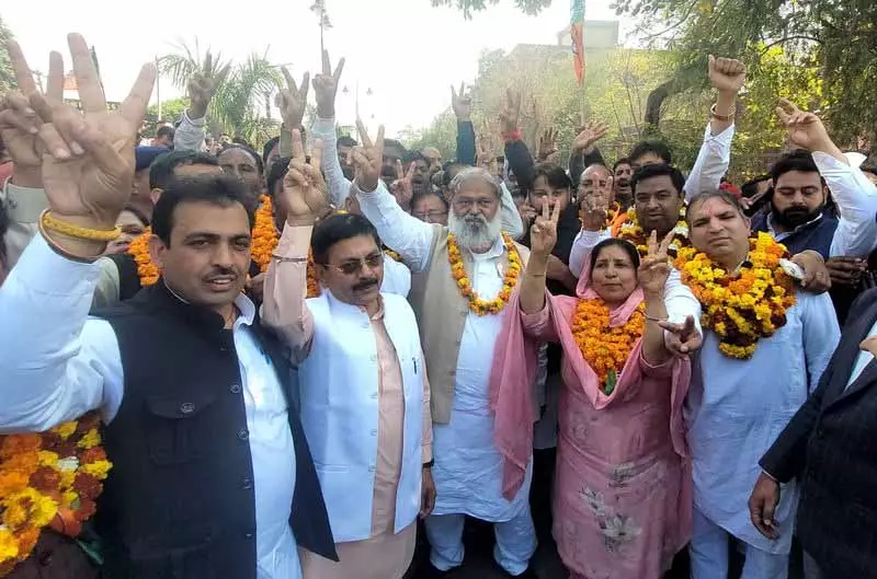 Vij ने कार्यकर्ताओं से पार्टी उम्मीदवारों की जीत सुनिश्चित करने का आग्रह किया Vij ने कार्यकर्ताओं से पार्टी उम्मीदवारों की जीत सुनिश्चित करने का आग्रह किया