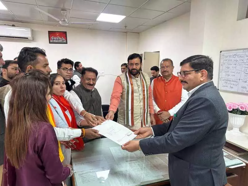 MC poll: नामांकन दाखिल करने के आखिरी दिन राजनीतिक दिग्गज आगे चल रहे MC poll: नामांकन दाखिल करने के आखिरी दिन राजनीतिक दिग्गज आगे चल रहे