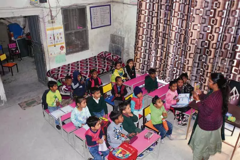Ludhiana: स्कूल भवन जर्जर, छात्र धर्मशाला से पढ़ने को मजबूर Ludhiana: स्कूल भवन जर्जर, छात्र धर्मशाला से पढ़ने को मजबूर