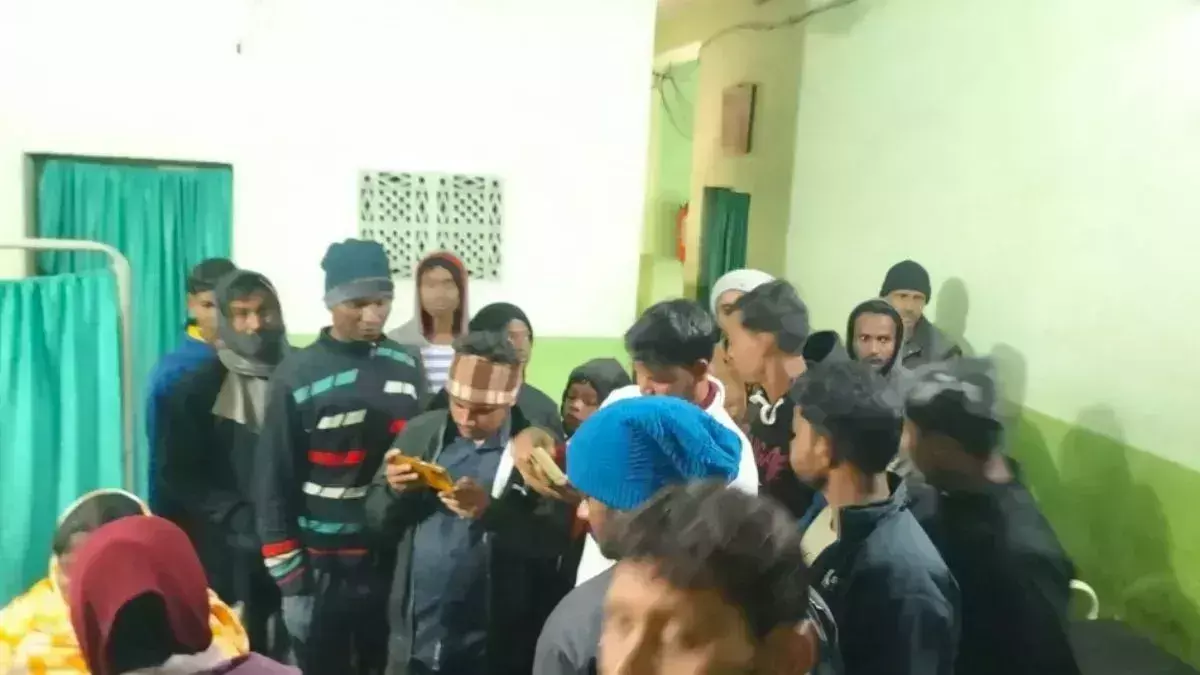 Dhanbad: हॉस्पिटल में इलाज के दौरान महिला की मौत, परिजनों का हंगामा Dhanbad: हॉस्पिटल में इलाज के दौरान महिला की मौत, परिजनों का हंगामा