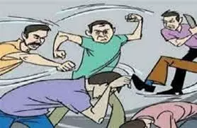 Giridih: जमीन पर ईंट रखने को लेकर मारपीट, 6 लोग जख्मी Giridih: जमीन पर ईंट रखने को लेकर मारपीट, 6 लोग जख्मी