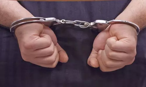 Himachal: नाका ड्यूटी पर तैनात पुलिसकर्मियों को कुचलने की कोशिश, एक गिरफ्तार Himachal: नाका ड्यूटी पर तैनात पुलिसकर्मियों को कुचलने की कोशिश, एक गिरफ्तार