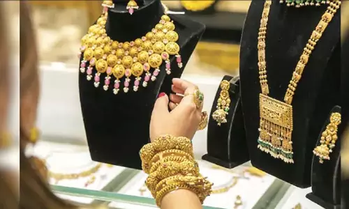 सोना सर्वकालिक ऊंचाई से फिसला, 1,200 रुपये घटकर 88,200 रुपये प्रति 10 ग्राम पर