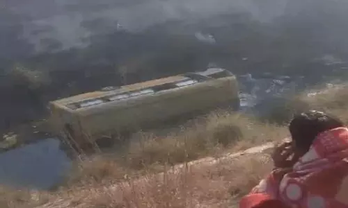 Kaithal:  बच्चों को स्कूल ले जाते समय बस दुर्घटनाग्रस्त