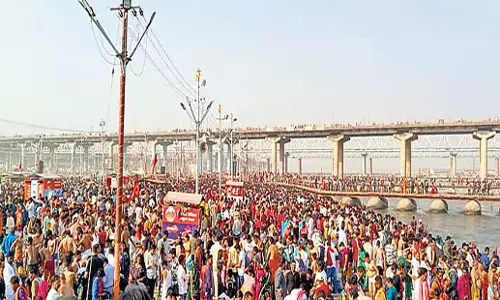 Kerala: ऊंचे हवाई किराए के बावजूद कोच्चि में भारी भीड़ Kerala: ऊंचे हवाई किराए के बावजूद कोच्चि में भारी भीड़