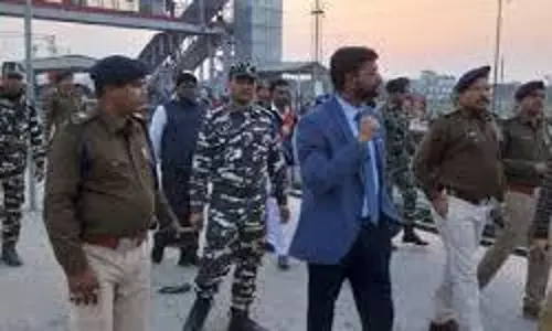 Araria: जिला प्रशासन ने श्रद्धालुओं की भीड़ को नियंत्रित करने के लिए जोगबनी स्टेशन में की ये पहल