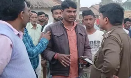 जामताड़ा में नाबालिग की रेप के बाद हत्या, सड़क पर उतरे लोग, आरोपी गिरफ्तार जामताड़ा में नाबालिग की रेप के बाद हत्या, सड़क पर उतरे लोग, आरोपी गिरफ्तार