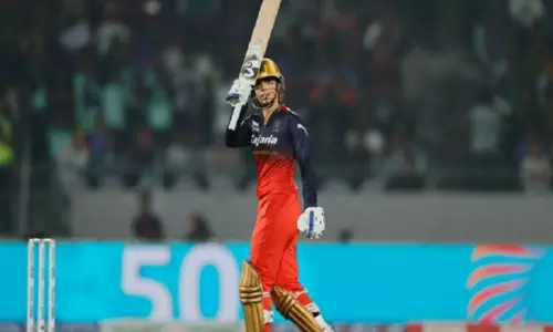 WPL 2025: रेणुका, मंधाना की शानदार गेंदबाजी से RCB ने DC को आठ विकेट से हराया WPL 2025: रेणुका, मंधाना की शानदार गेंदबाजी से RCB ने DC को आठ विकेट से हराया