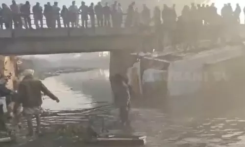 Punjab:  यात्रियों से भरी बस ट्रक से टकराई, 5 लोगों की मौत