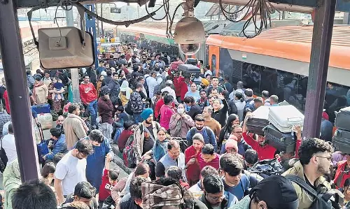 उत्तर रेलवे ने शाम 4 से 11 बजे तक प्लेटफार्म टिकट उपलब्ध नहीं कराए