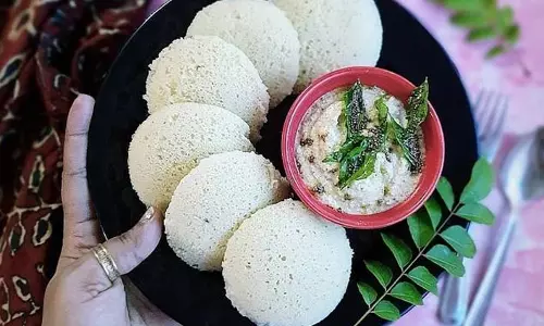 Aloo Idli: इस स्वादिष्ट डिश से जीतें बच्चों और बड़ों का दिल Aloo Idli: इस स्वादिष्ट डिश से जीतें बच्चों और बड़ों का दिल