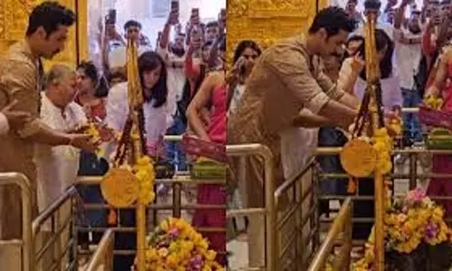 Vicky Kaushal: छावा की सफलता पर विक्की कौशल ने बाबुलनाथ मंदिर में टेका माथा