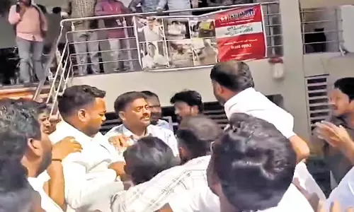 Andhra: आंध्र के तुनि में उप-अध्यक्ष चुनाव को लेकर तनाव