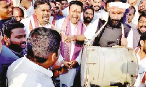 Telangana: मंत्री उत्तम कुमार ने पेद्दागट्टू जतारा में पूजा-अर्चना की