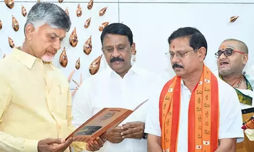 Andhra: सीएम ने महाशिवरात्रि ब्रह्मोत्सवम के लिए आमंत्रित किया